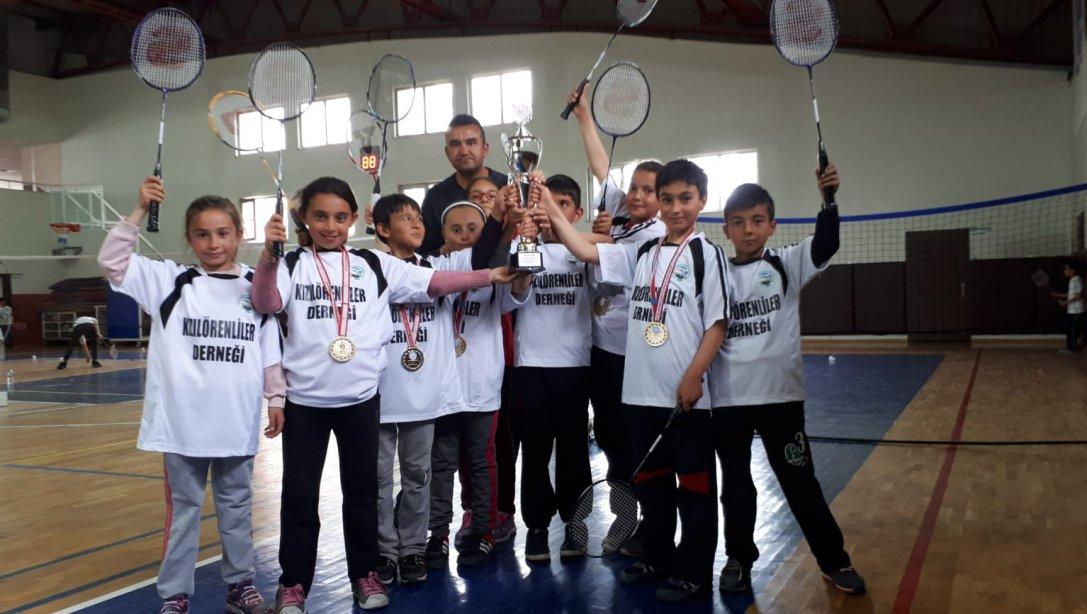 Kızılören Osman Kulaç İlkokulu Badminton Kayseri Şampiyonu Olmuştur. 