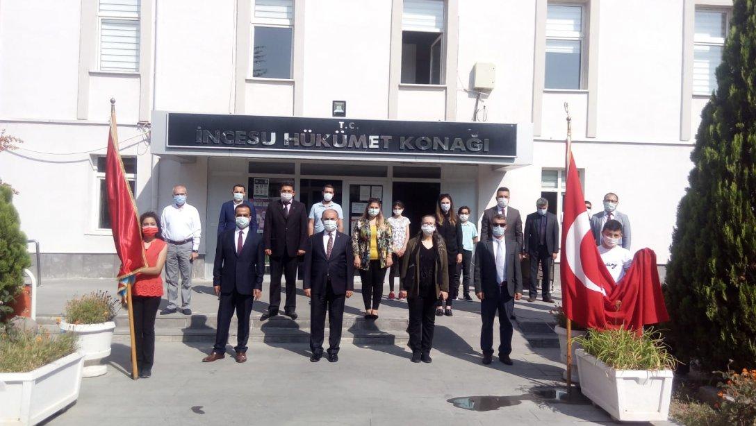 İlköğretim Haftası Münasebetiyle Atatürk Anıtına Çelenk Sunma Töreni Yapıldı.