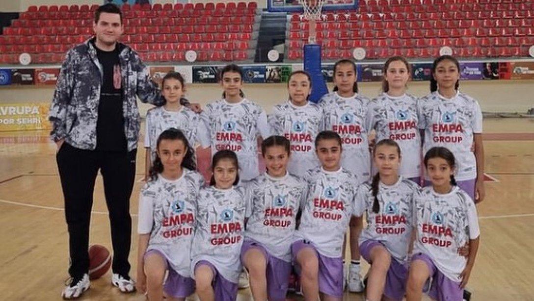 U-11 KIZ BASKETBOL TAKIMIMIZIN ŞAMPİYONLUĞU